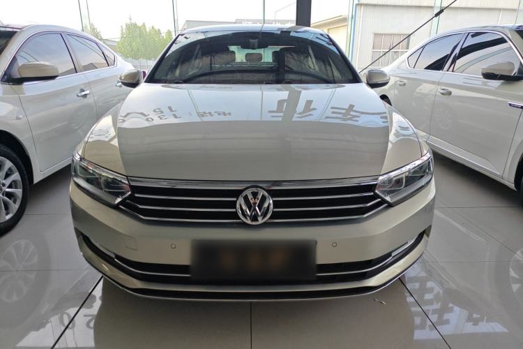 Used Volkswagen Magotan 2018 Facelift 330TSI DSG Luxury Model Exterior 1