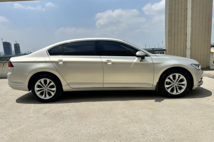 Used Volkswagen Magotan 2018 Facelift 330TSI DSG Luxury Model Exterior 1