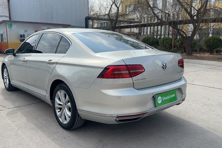 Used Volkswagen Magotan 2018 Facelift 330TSI DSG Luxury Model Exterior 1