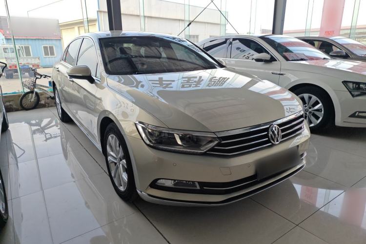 Used Volkswagen Magotan 2018 Facelift 330TSI DSG Luxury Model Exterior 2