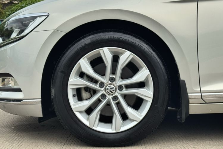 Used Volkswagen Magotan 2018 330TSI DSG Luxury Model Exterior 2