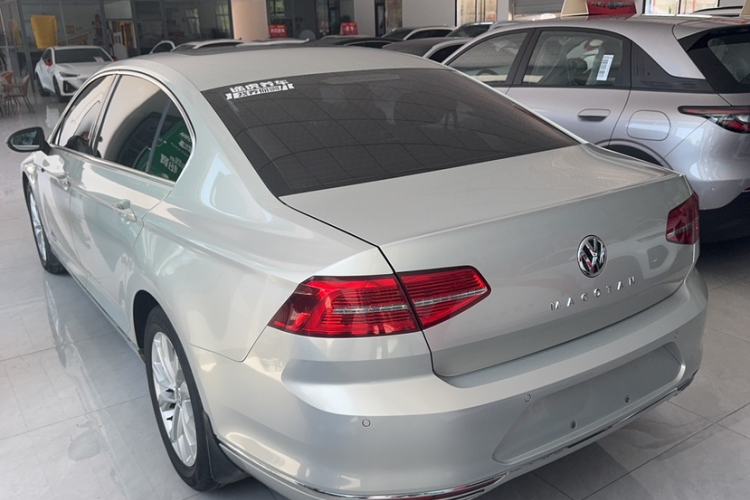 Used Volkswagen Magotan 2018 330TSI DSG Luxury Model Exterior 2