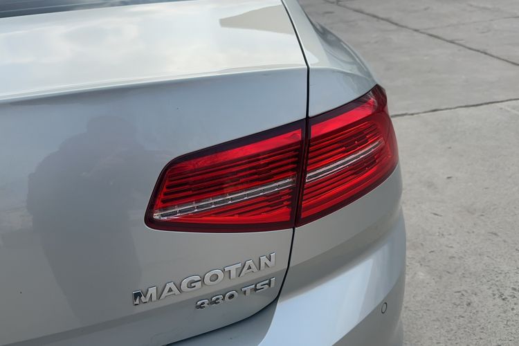 Used Volkswagen Magotan 2018 Facelift 330TSI DSG Luxury Model Exterior 2