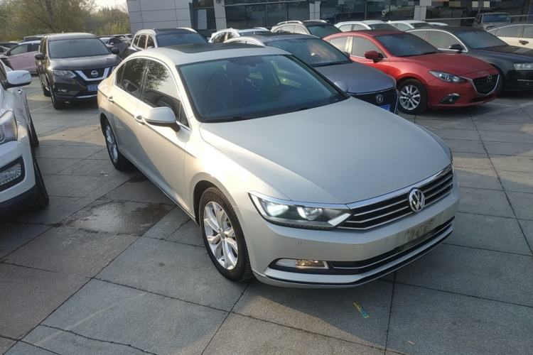 Used Volkswagen Magotan 2018 Facelift 330TSI DSG Luxury Model Exterior 2