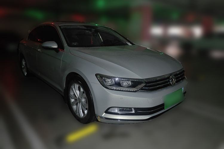 Used Volkswagen Magotan 2018 Facelift 330TSI DSG Luxury Model Exterior 2