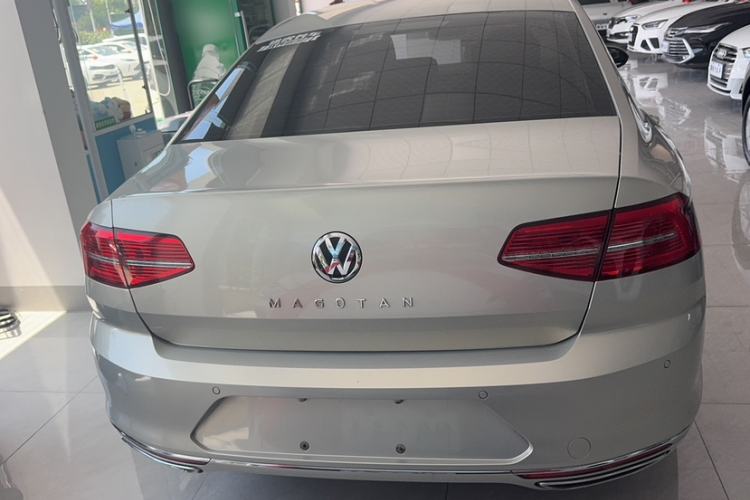 Used Volkswagen Magotan 2018 330TSI DSG Luxury Model Exterior 3