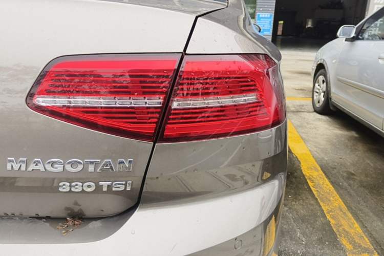 Used Volkswagen Magotan 2018 Facelift 330TSI DSG Luxury Model Exterior 3