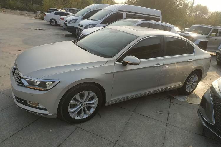 Used Volkswagen Magotan 2018 Facelift 330TSI DSG Luxury Model Exterior 3