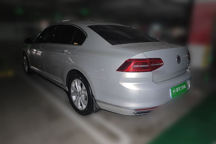 Used Volkswagen Magotan 2018 Facelift 330TSI DSG Luxury Model Exterior 3