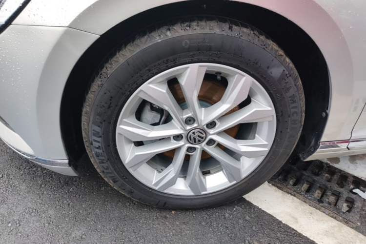 Used Volkswagen Magotan 2018 Facelift 330TSI DSG Luxury Model Exterior 4