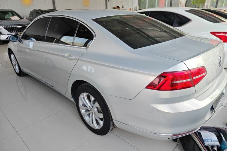 Used Volkswagen Magotan 2018 Facelift 330TSI DSG Luxury Model Exterior 4