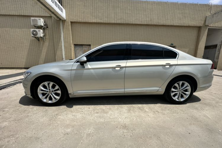 Used Volkswagen Magotan 2018 Facelift 330TSI DSG Luxury Model Exterior 4