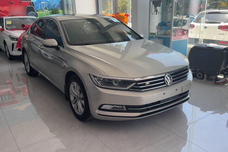 Used Volkswagen Magotan 2018 330TSI DSG Luxury Model Exterior 4
