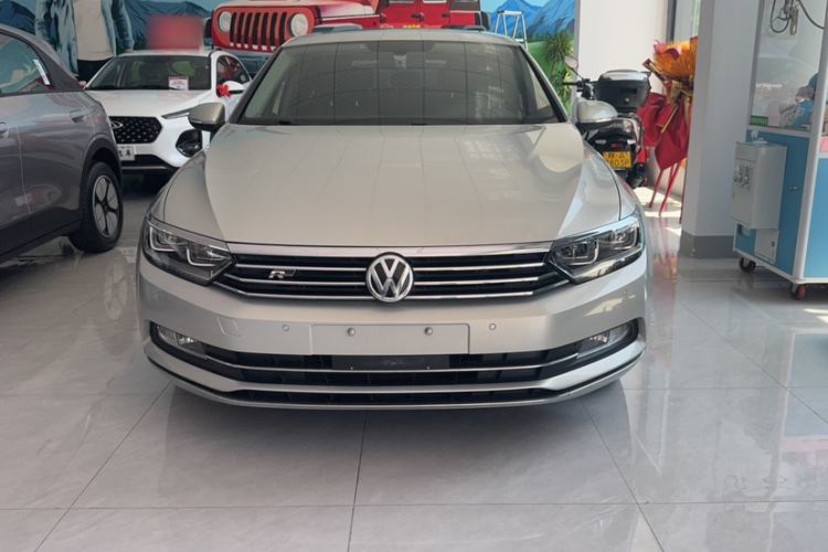 Used Volkswagen Magotan 2018 330TSI DSG Luxury Model Exterior 5