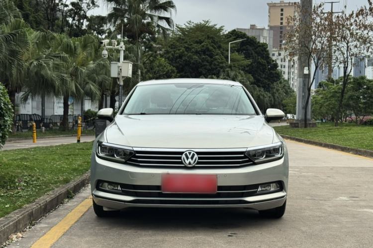 Used Volkswagen Magotan 2018 330TSI DSG Luxury Model Exterior 6