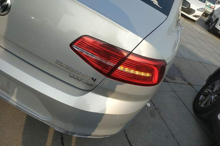 Used Volkswagen Magotan 2018 Facelift 330TSI DSG Luxury Model Exterior 6
