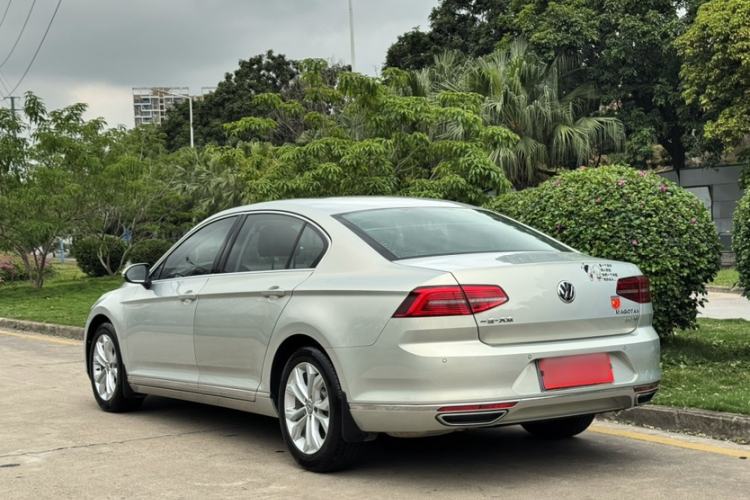 Used Volkswagen Magotan 2018 330TSI DSG Luxury Model Exterior 8