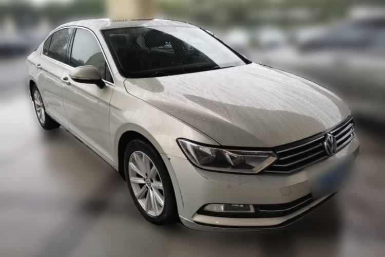 Used Volkswagen Magotan 2018 330TSI DSG Advanced Model Front Right 45 Deg