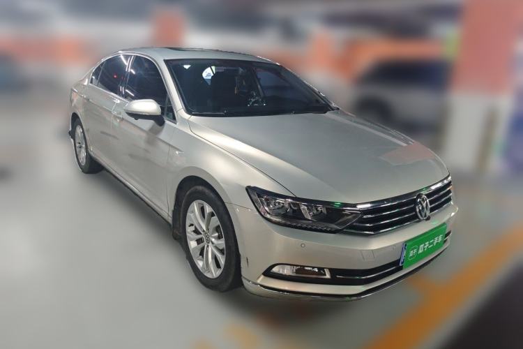 Used Volkswagen Magotan 2018 330TSI DSG Luxury Model Front Right 45 Deg