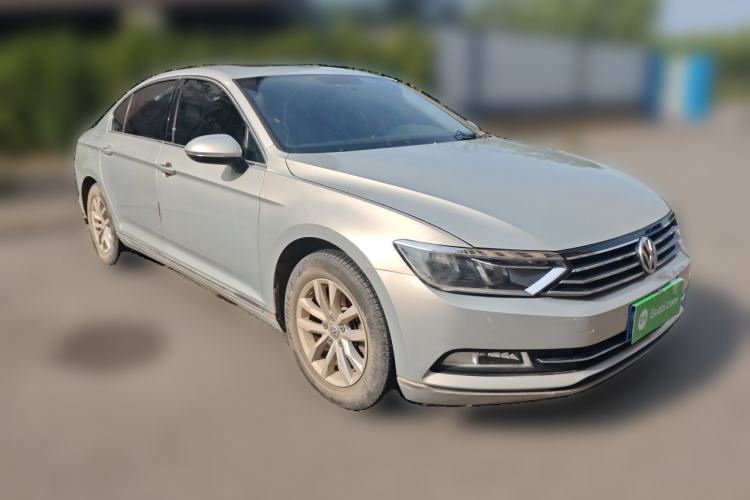 Used Volkswagen Magotan 2018 280TSI DSG Comfort Model Front Right 45 Deg