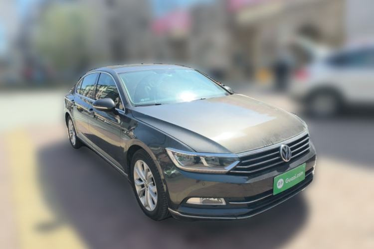 Used Volkswagen Magotan 2018 330TSI DSG Luxury Model Front Right 45 Deg