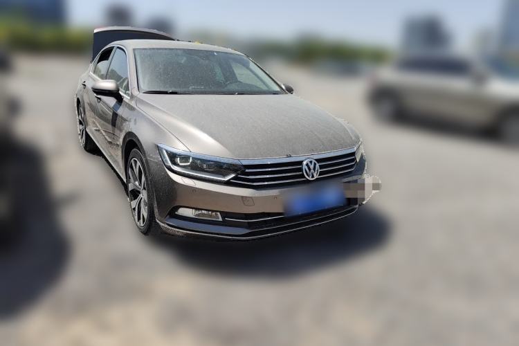 Used Volkswagen Magotan 2018 330TSI DSG Luxury Model Front Right 45 Deg