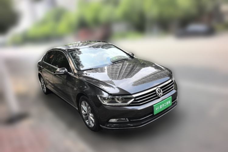 Used Volkswagen Magotan 2018 330TSI DSG Luxury Model Front Right 45 Deg
