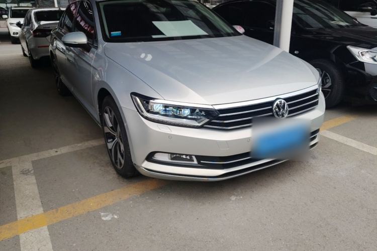 Used Volkswagen Magotan 2018 330TSI DSG Luxury Model Front Right 45 Deg
