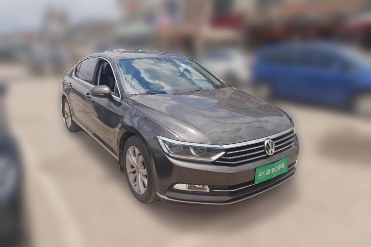 Used Volkswagen Magotan 2018 330TSI DSG Luxury Model Front Right 45 Deg