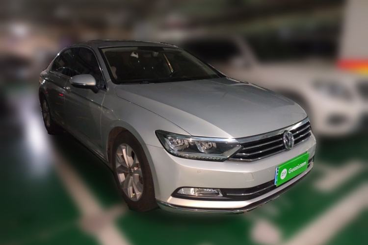 Used Volkswagen Magotan 2018 Facelift 330TSI DSG Luxury Model Front Right 45 Deg