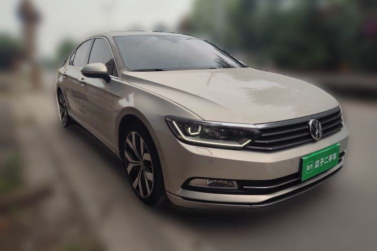 Used Volkswagen Magotan 2018 380TSI DSG Prestige Model Front Right 45 Deg