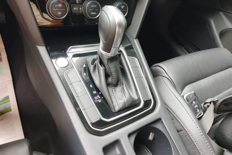 Used Volkswagen Magotan 2018 Facelift 330TSI DSG Luxury Model Gear Lever