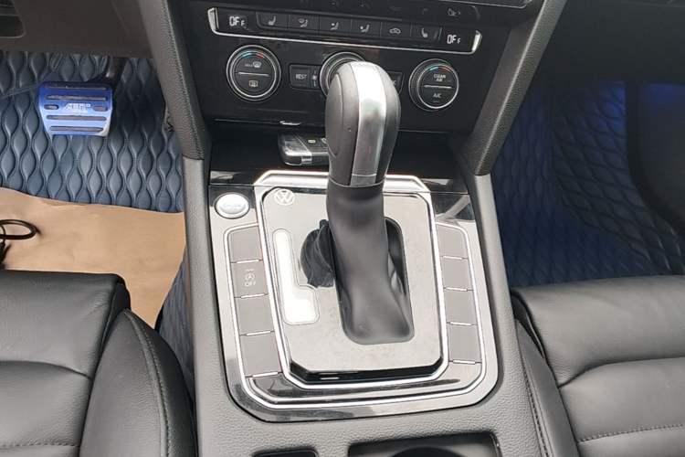 Used Volkswagen Magotan 2018 Facelift 330TSI DSG Luxury Model Gear Lever
