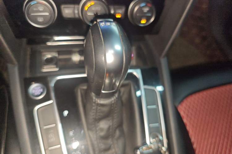 Used Volkswagen Magotan 2018 330TSI DSG Luxury Model Gear Lever