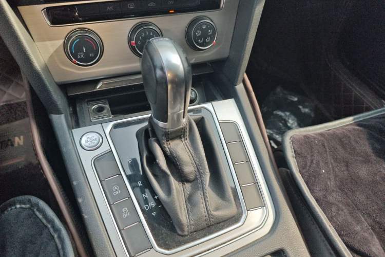 Used Volkswagen Magotan 2018 280TSI DSG Comfort Model Gear Lever