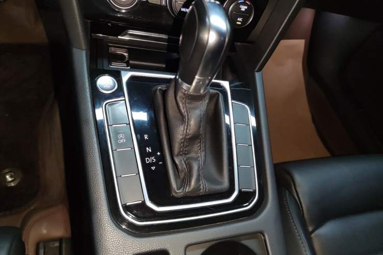 Used Volkswagen Magotan 2018 Facelift 330TSI DSG Luxury Model Gear Lever