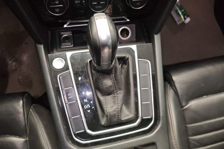 Used Volkswagen Magotan 2018 Facelift 330TSI DSG Luxury Model Gear Lever