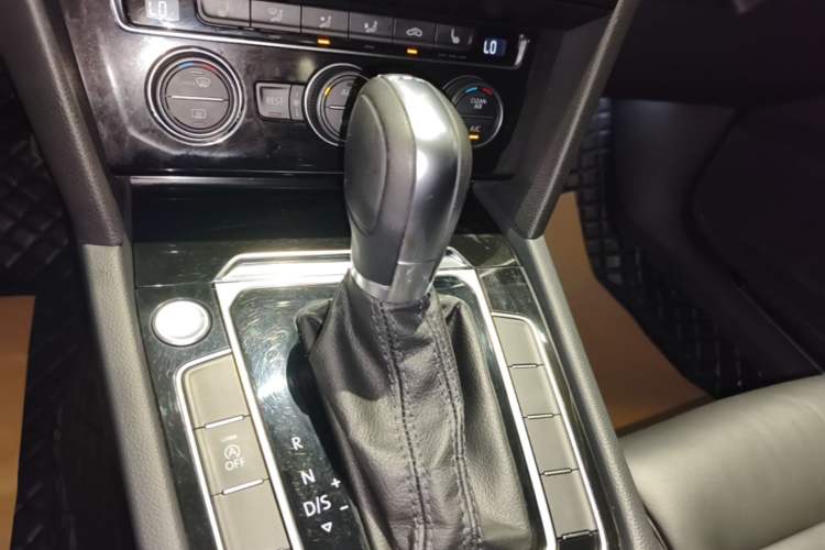 Used Volkswagen Magotan 2018 Facelift 330TSI DSG Luxury Model Gear Lever