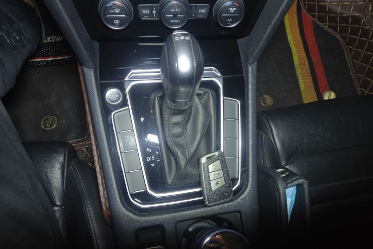 Used Volkswagen Magotan 2018 Facelift 330TSI DSG Luxury Model Gear Lever
