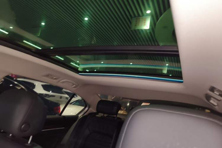 Used Volkswagen Magotan 2018 Facelift 330TSI DSG Luxury Model Headliner