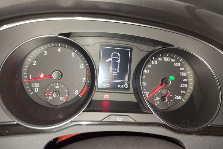 Used Volkswagen Magotan 2018 Facelift 330TSI DSG Luxury Model Instrument Cluster