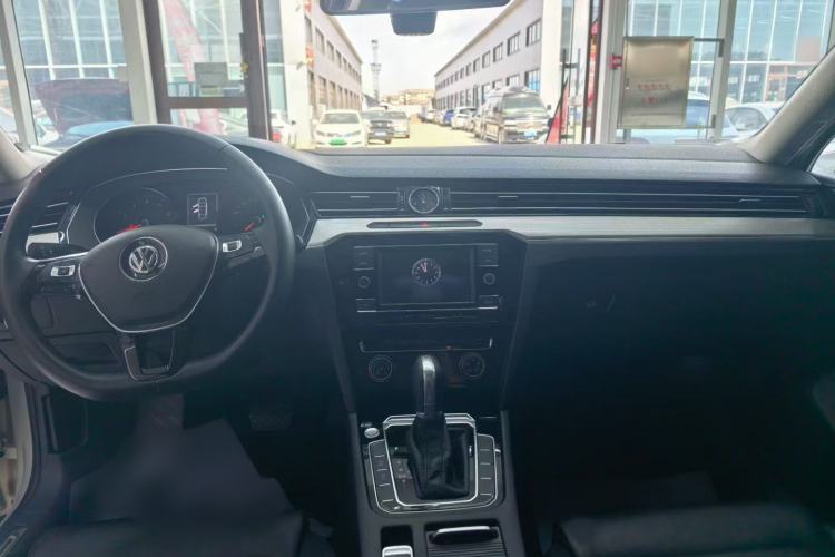 Used Volkswagen Magotan 2018 330TSI DSG Advanced Model Interior 1