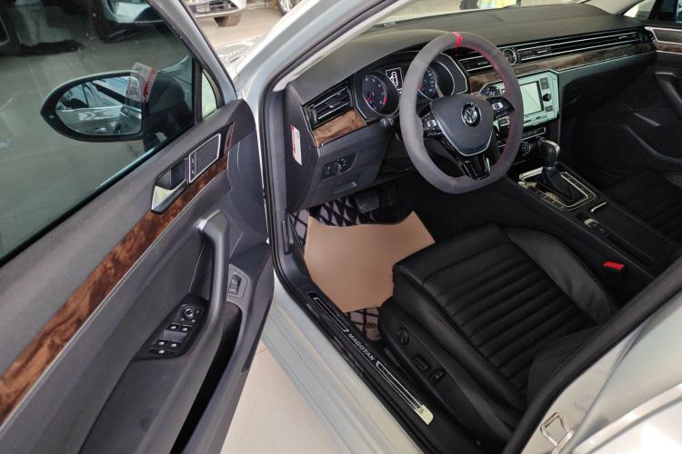 Used Volkswagen Magotan 2018 Facelift 330TSI DSG Luxury Model Interior 1