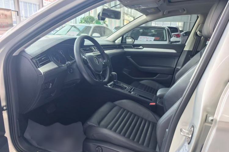 Used Volkswagen Magotan 2018 330TSI DSG Advanced Model Interior 2