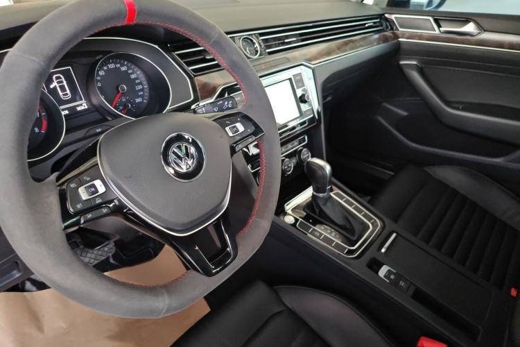 Used Volkswagen Magotan 2018 Facelift 330TSI DSG Luxury Model Interior 2