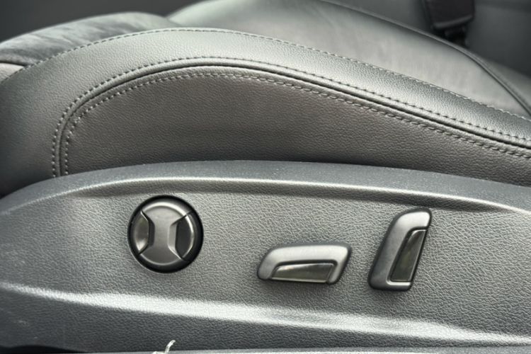 Used Volkswagen Magotan 2018 330TSI DSG Luxury Model Interior 2