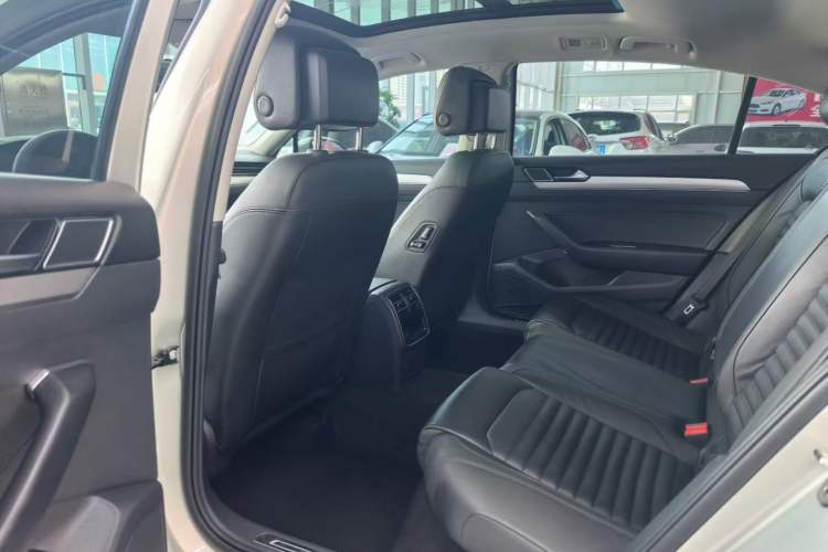 Used Volkswagen Magotan 2018 330TSI DSG Advanced Model Interior 3