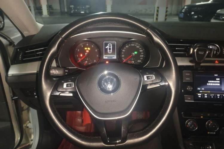 Used Volkswagen Magotan 2018 330TSI DSG Advanced Model Interior 3