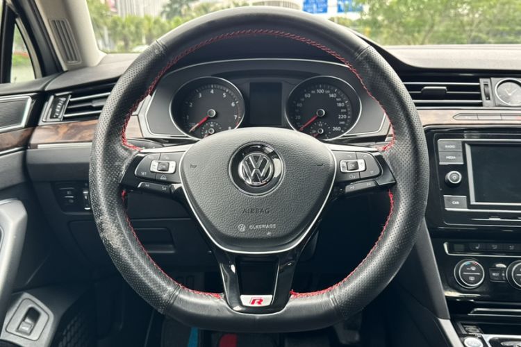 Used Volkswagen Magotan 2018 330TSI DSG Luxury Model Interior 3