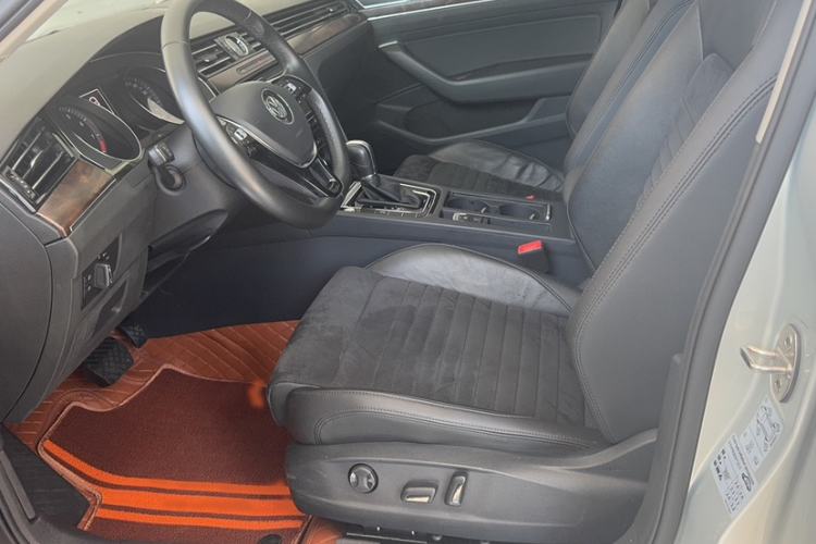 Used Volkswagen Magotan 2018 330TSI DSG Luxury Model Interior 3